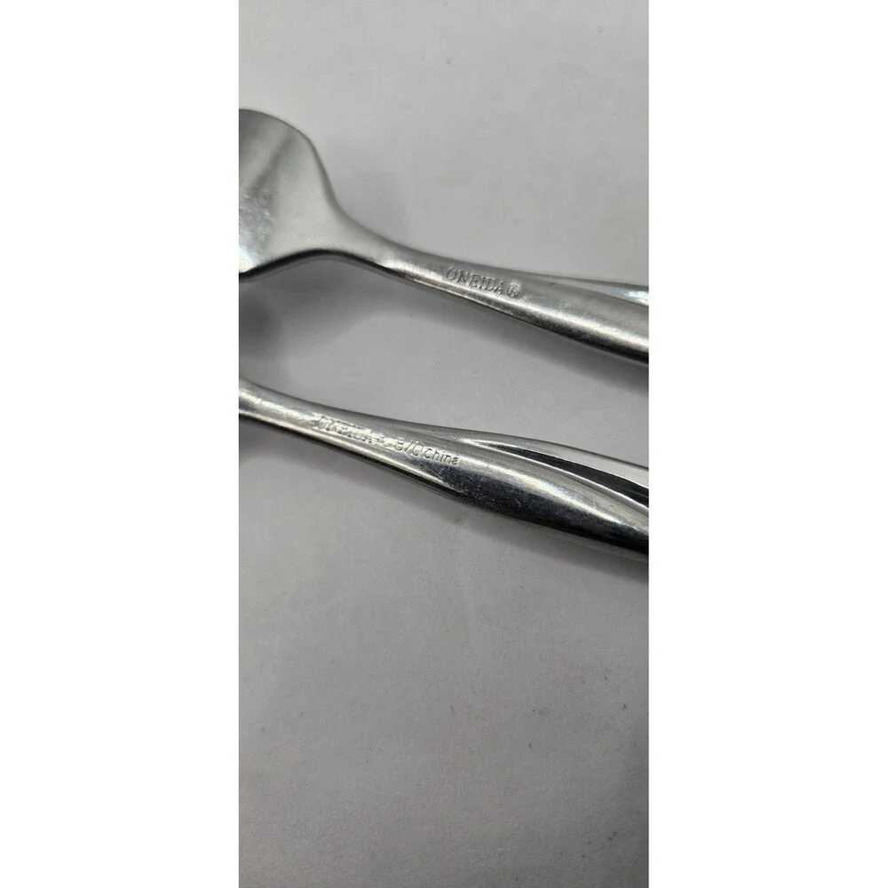 Oneida Satin Aquarius 18/10 Stainless Steel 5pc. Place Setting (Service for One)